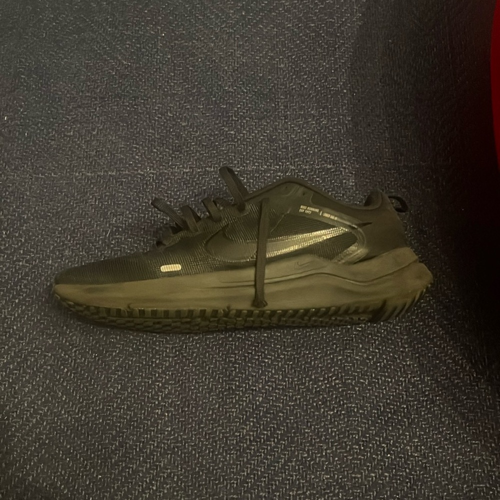 Nike black sneakers 12.5